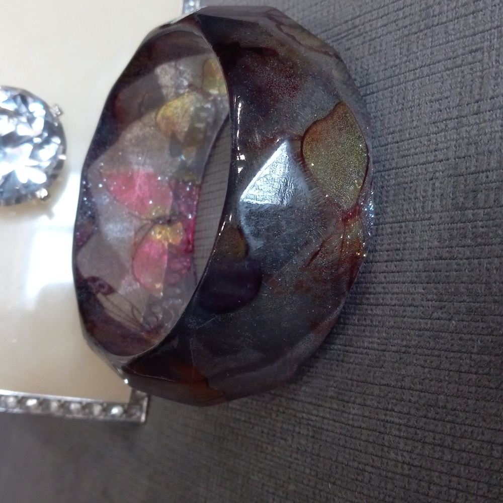 Vintage Chunky Lucite Faceted Resin Bangle Silver Glitter Multicolor Butterfly - Picture 8 of 13